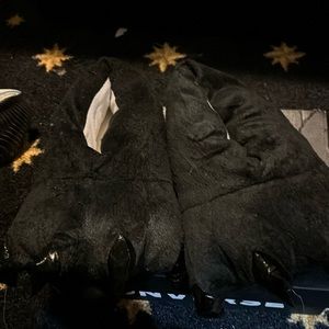 Claw slippers